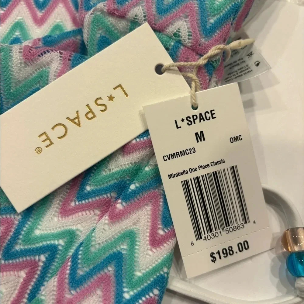 L Space Mirabella One Piece in Ombre Chevron
LSPACE Women’s Size M - Picture 7 of 11